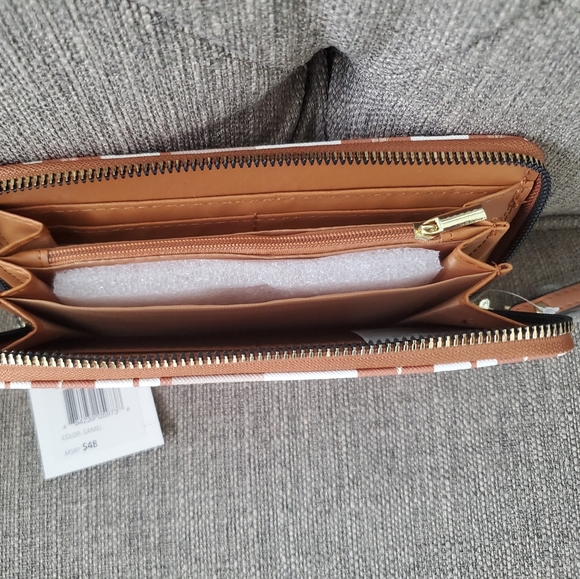 LONDON FOG ADALIA SIGNATURE ZIP AROUND WALLET - Picture 4 of 11